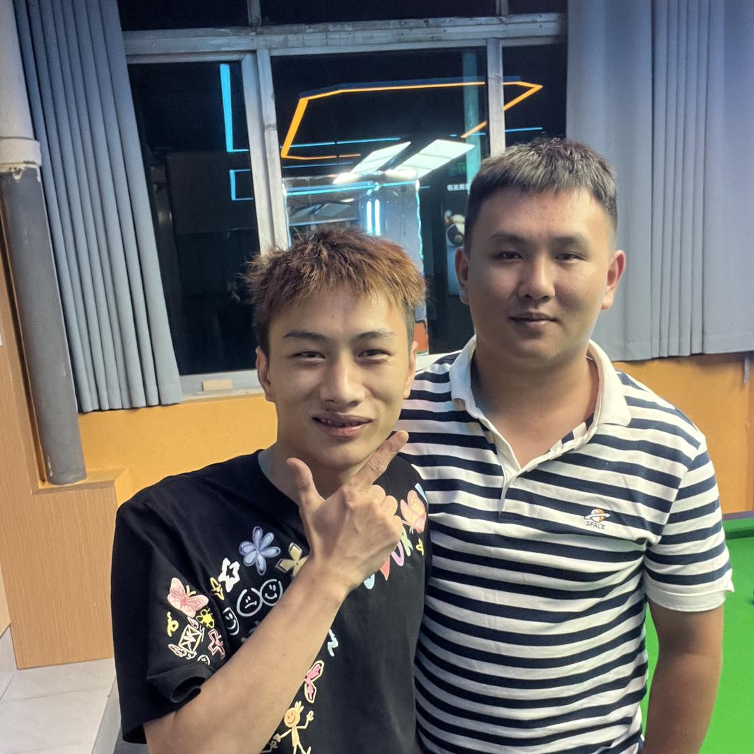 金源台球俱乐部八戒与黄毛