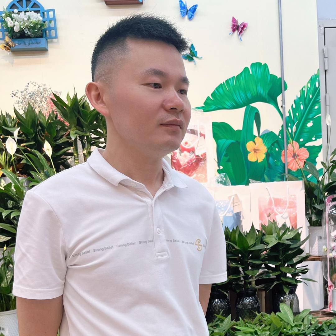 小张。
