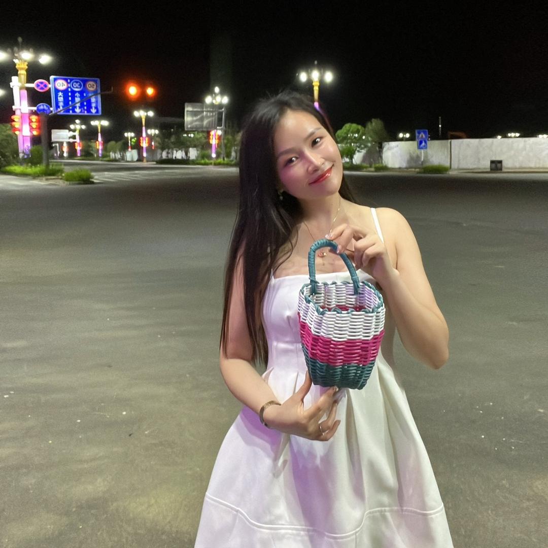 绣色动人美妆店