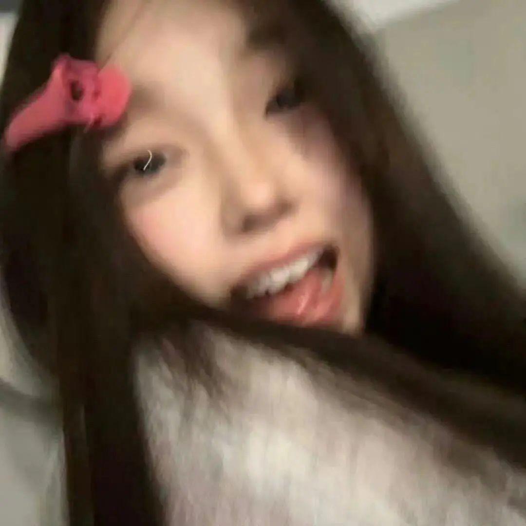 了了.