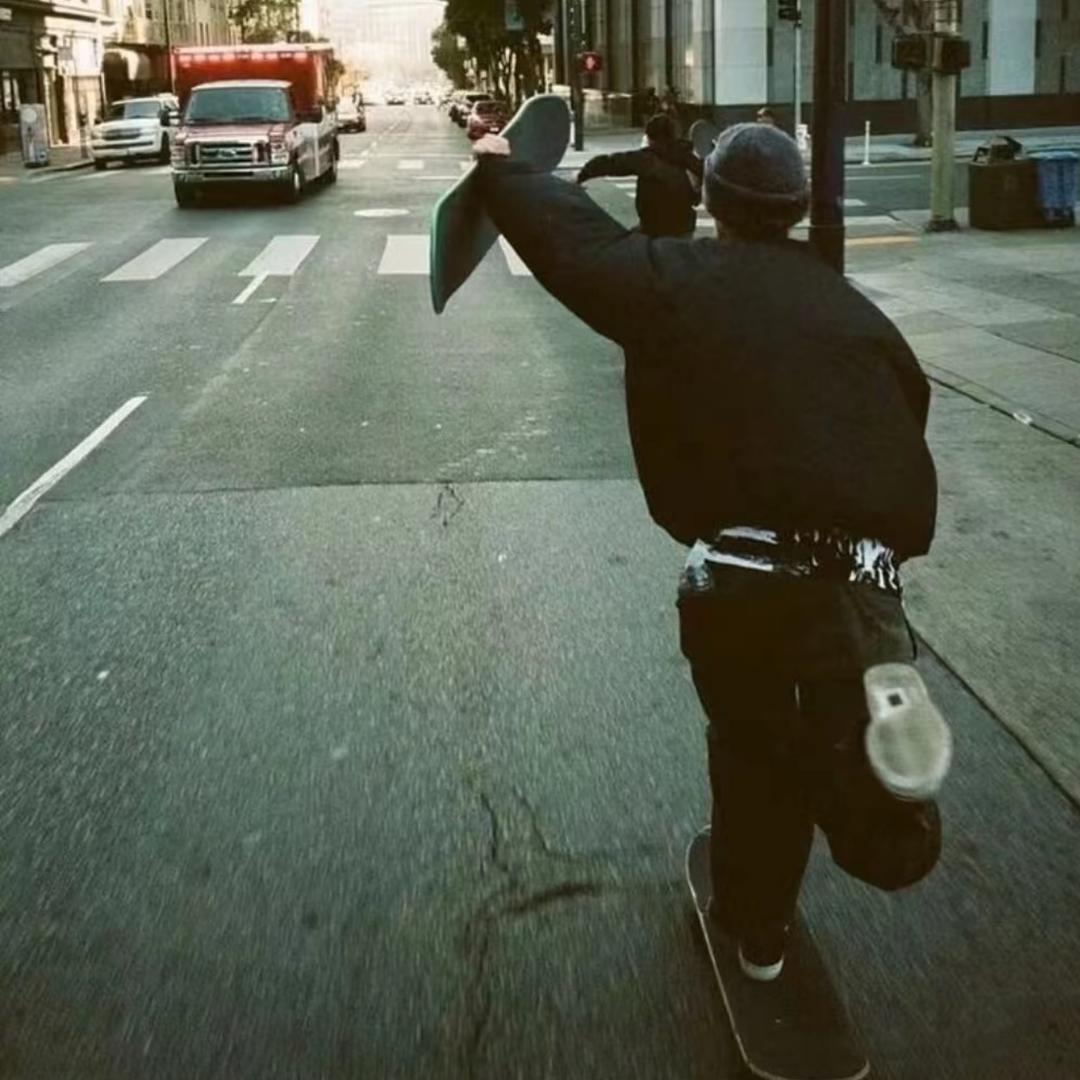 725