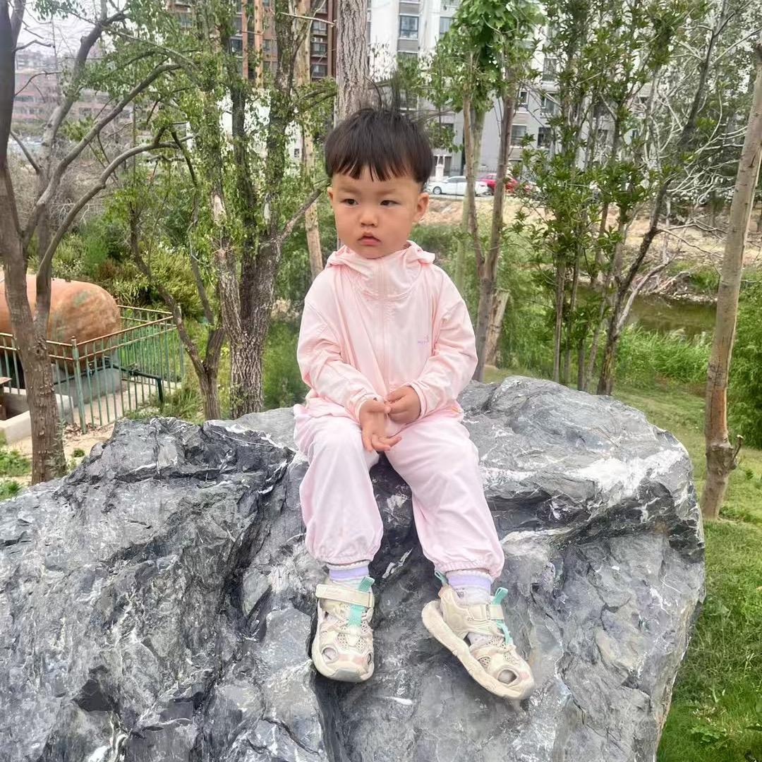 是周茉吖