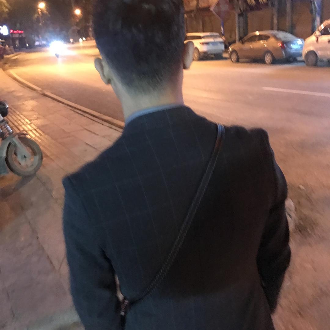 努力卖裹粉剪粉凉皮凉面