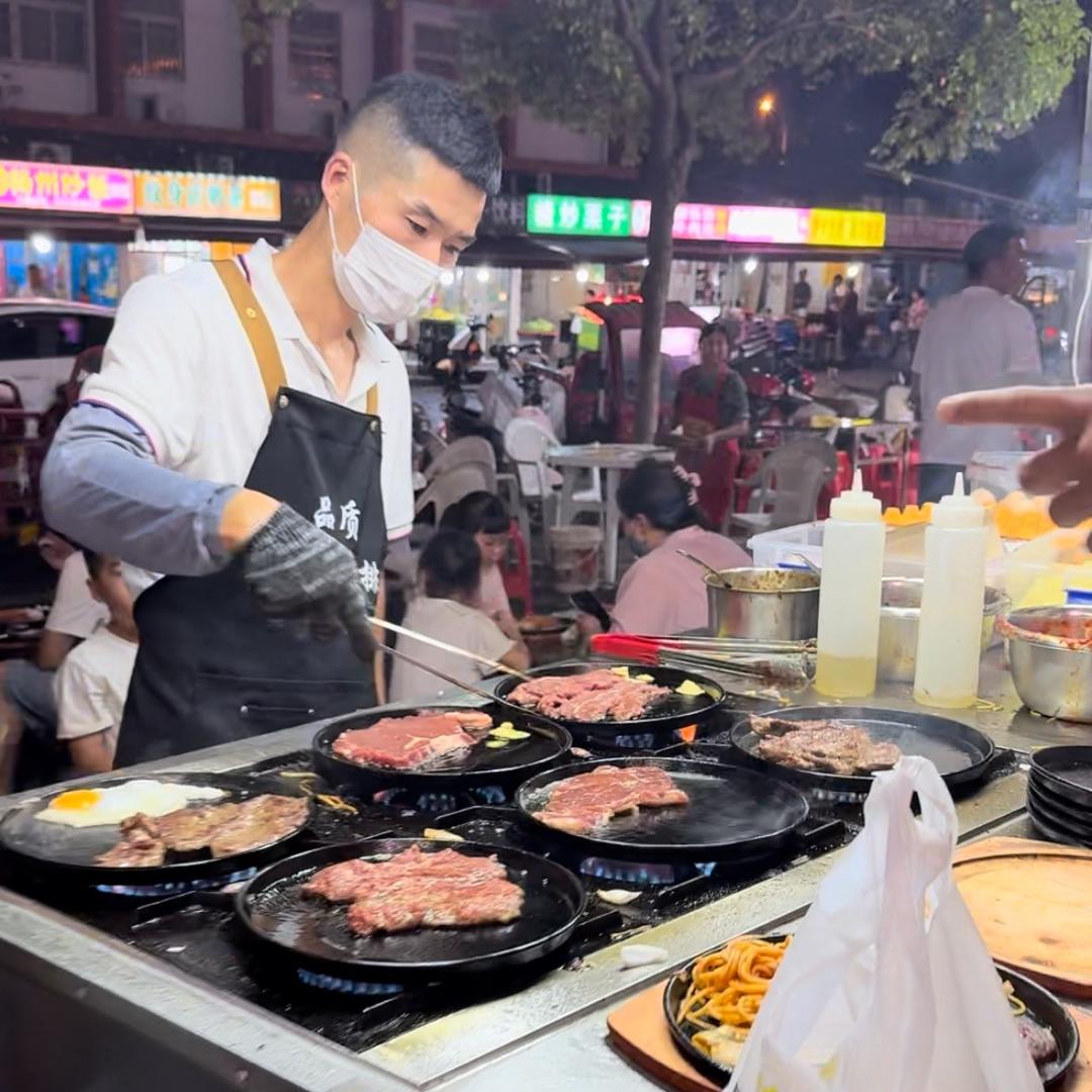 地摊牛排徐师傅