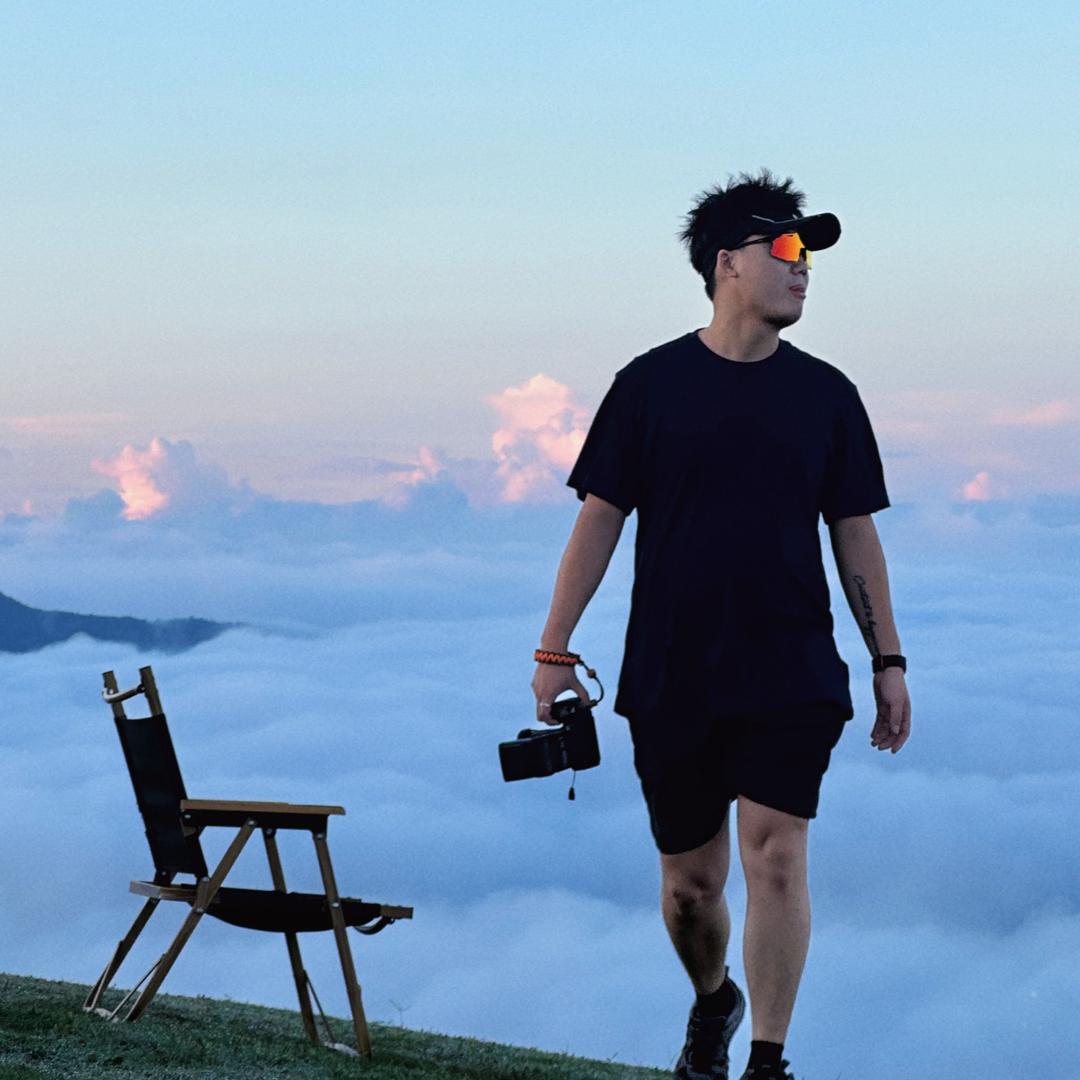 爱拍照的小怪兽