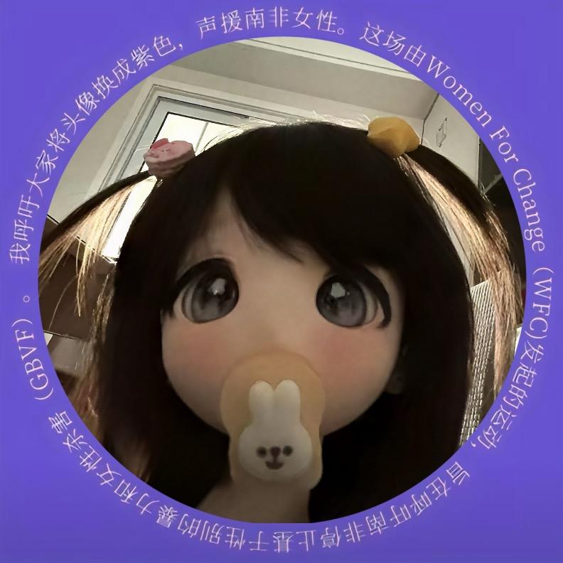 卖萌惨遭肘击