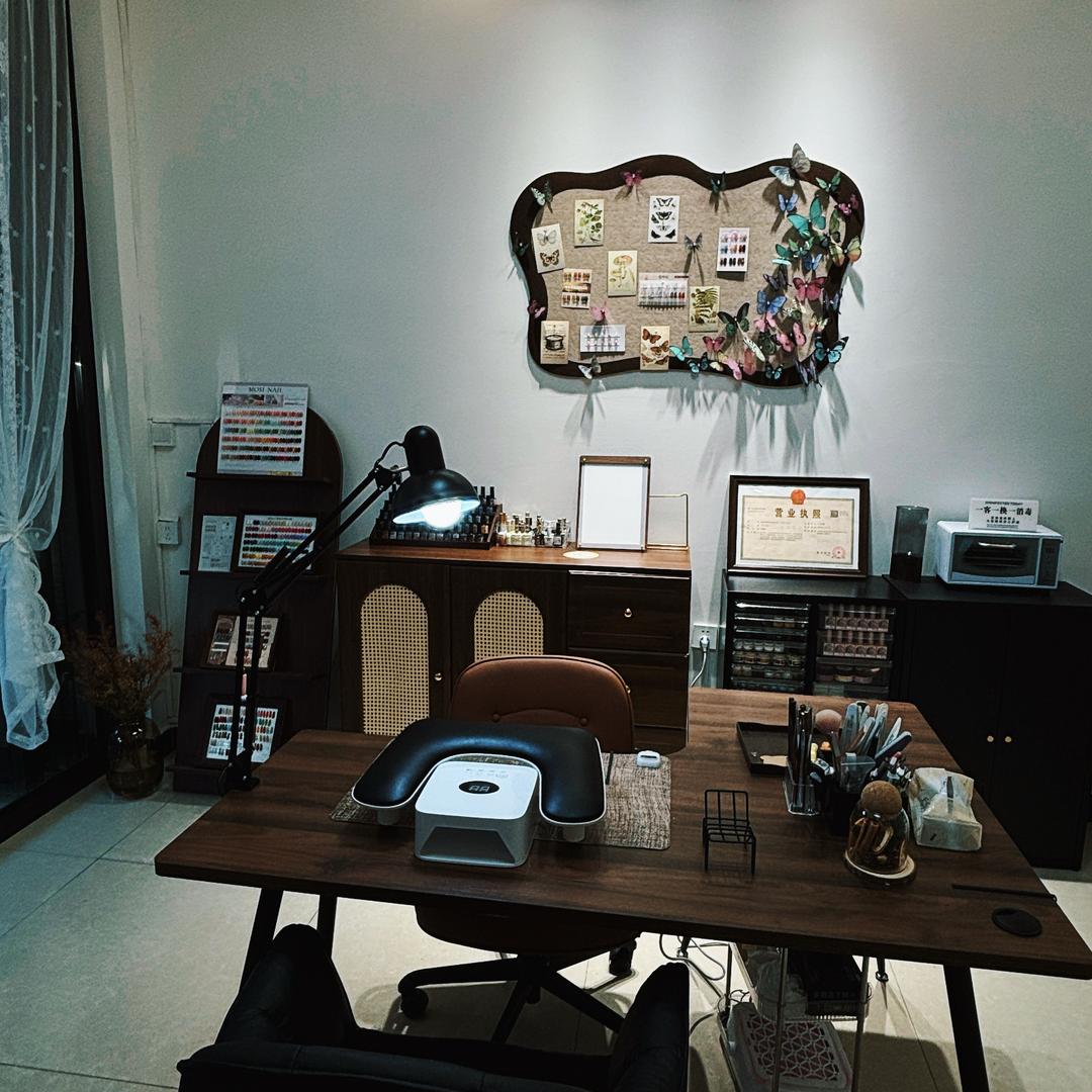 弥渡向晚美甲工作室
