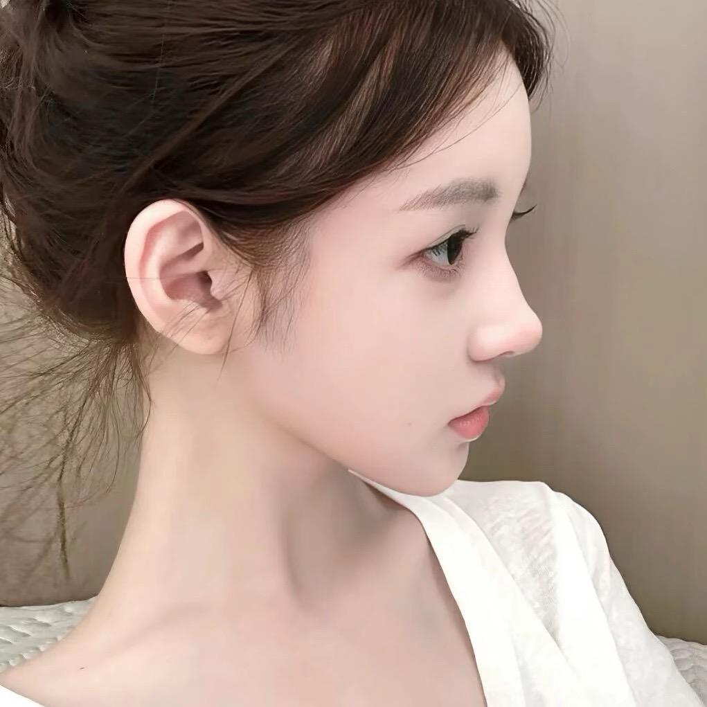 女主