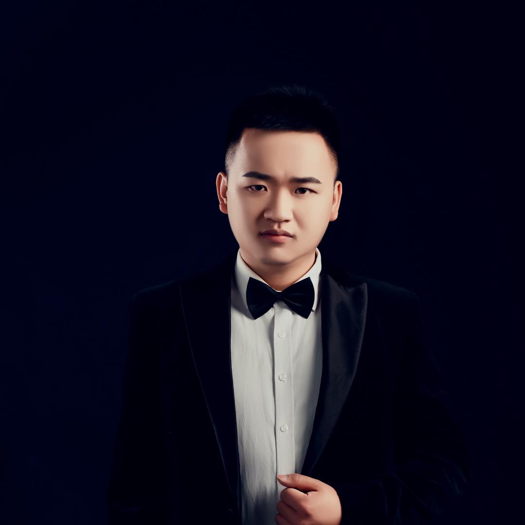 龙哥闹房