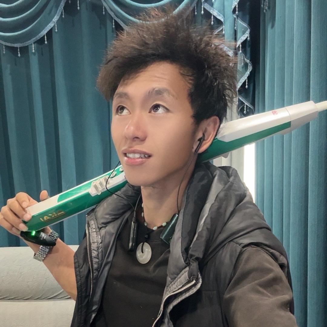 小王爱吹管