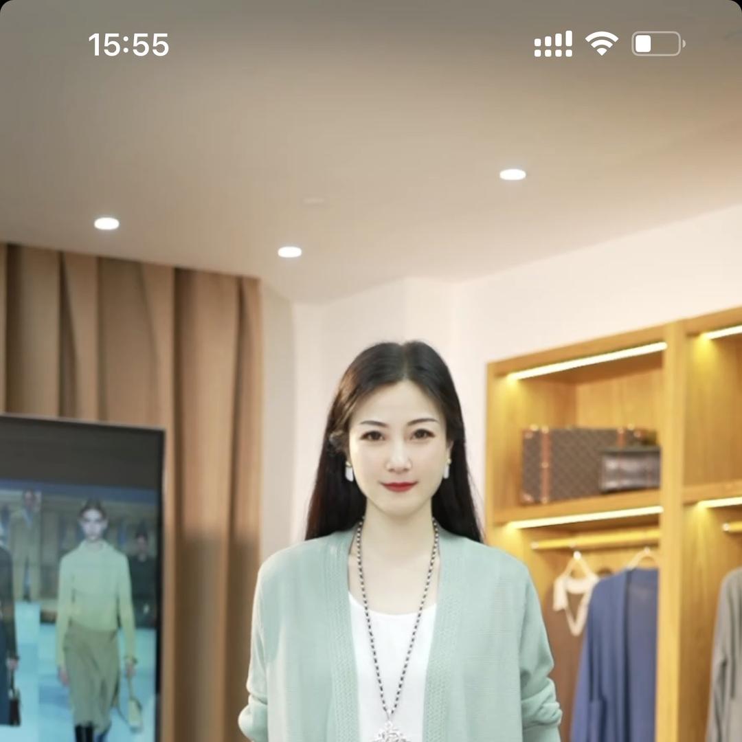 揽月轻奢女装店