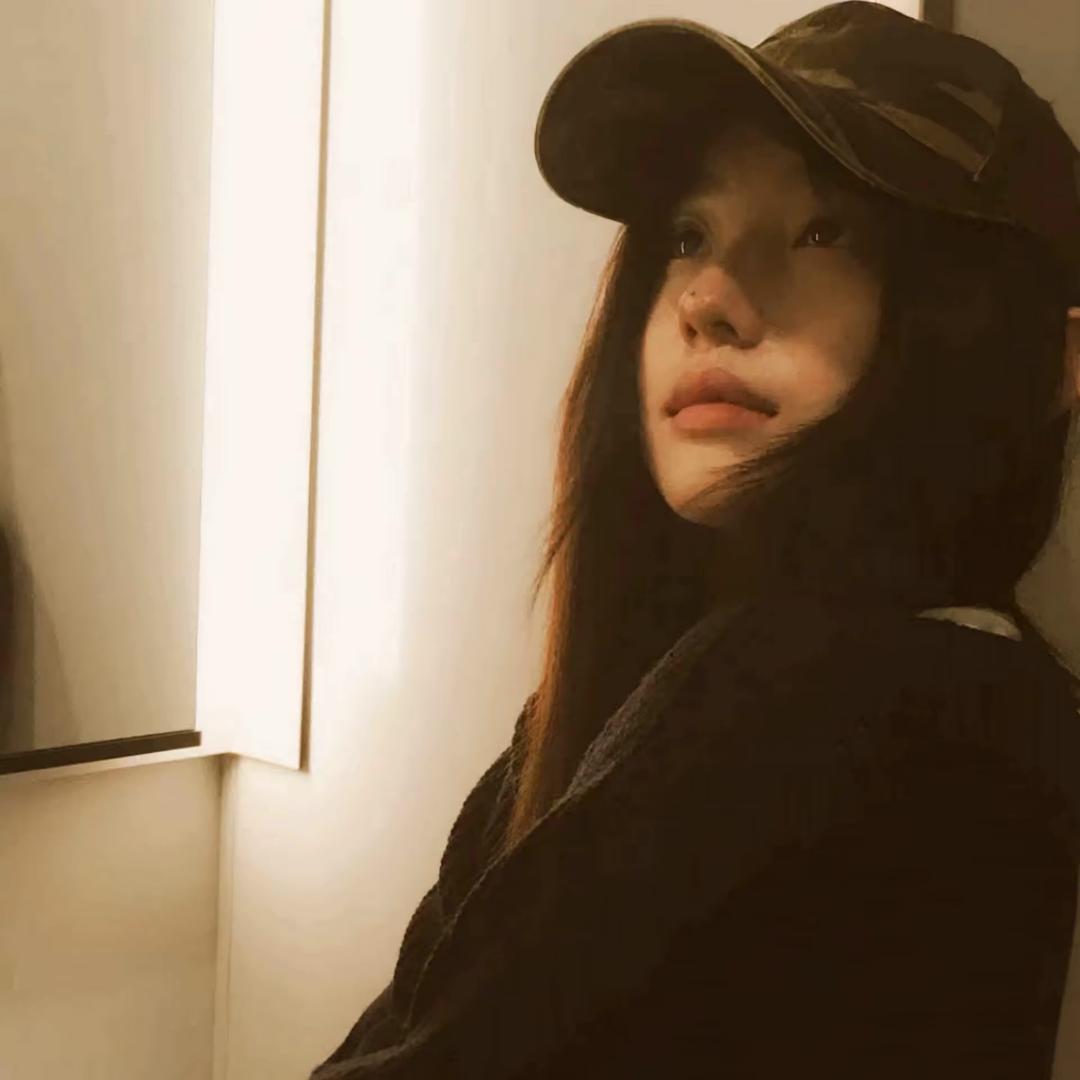 小婷^