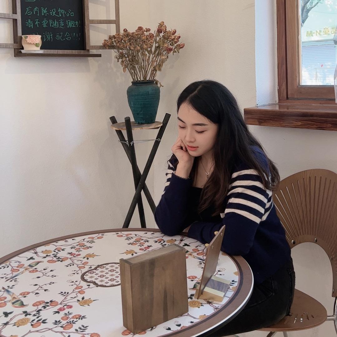 爱笑的园园吖
