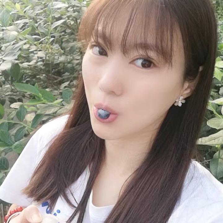 蓝莓🫐小姐姐