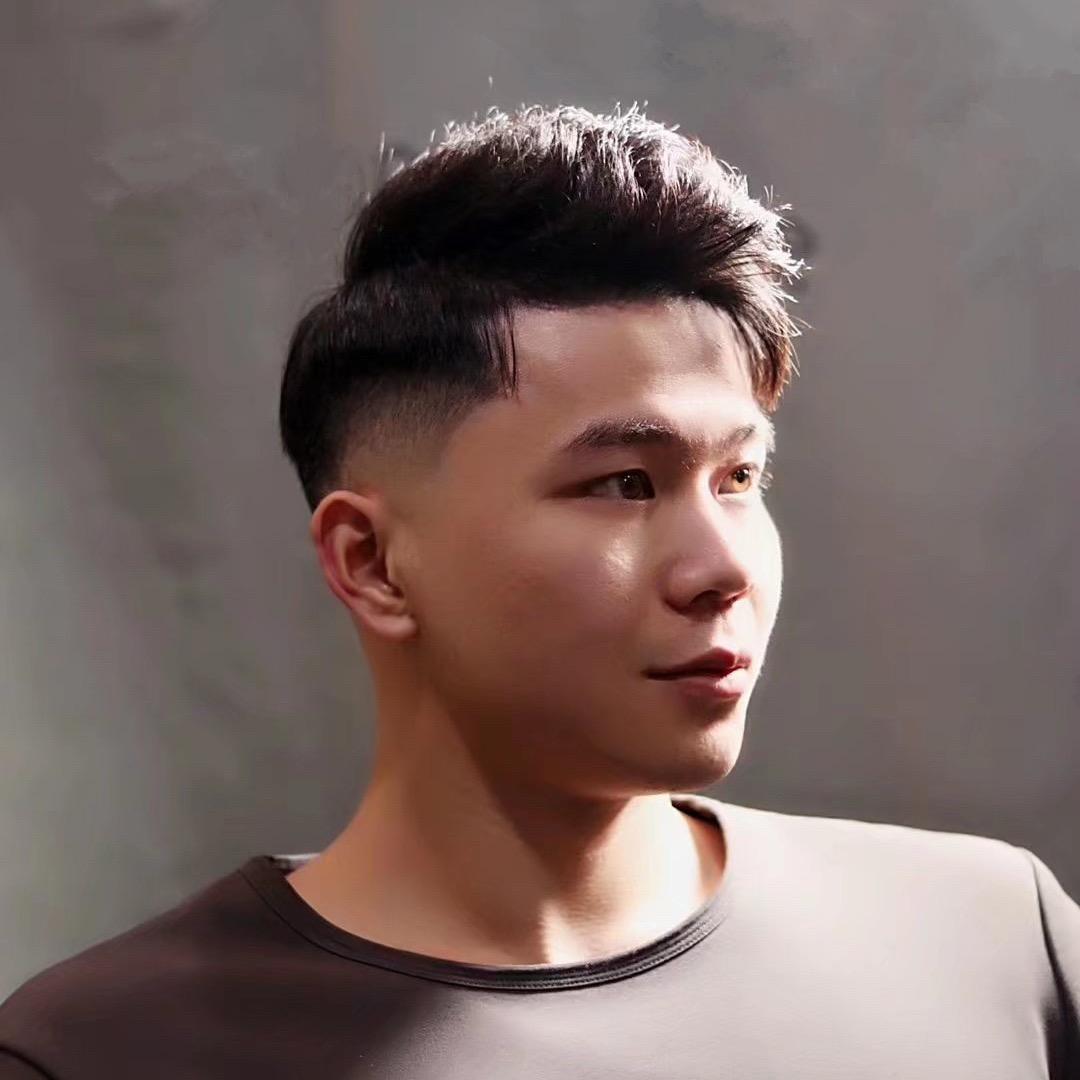 举铁的吴教练、