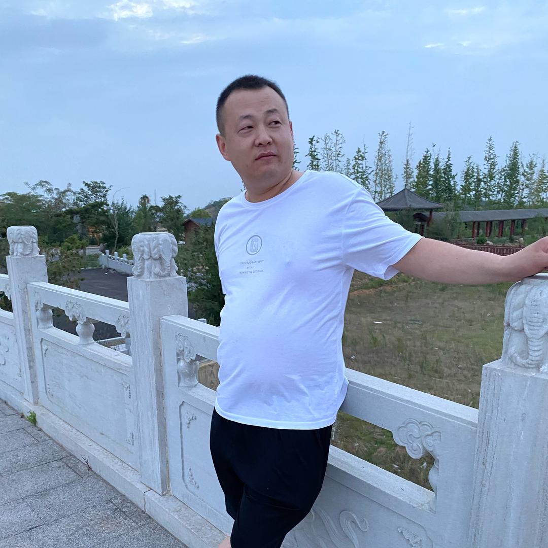 惠泽园南门西行30米强的熏肉
