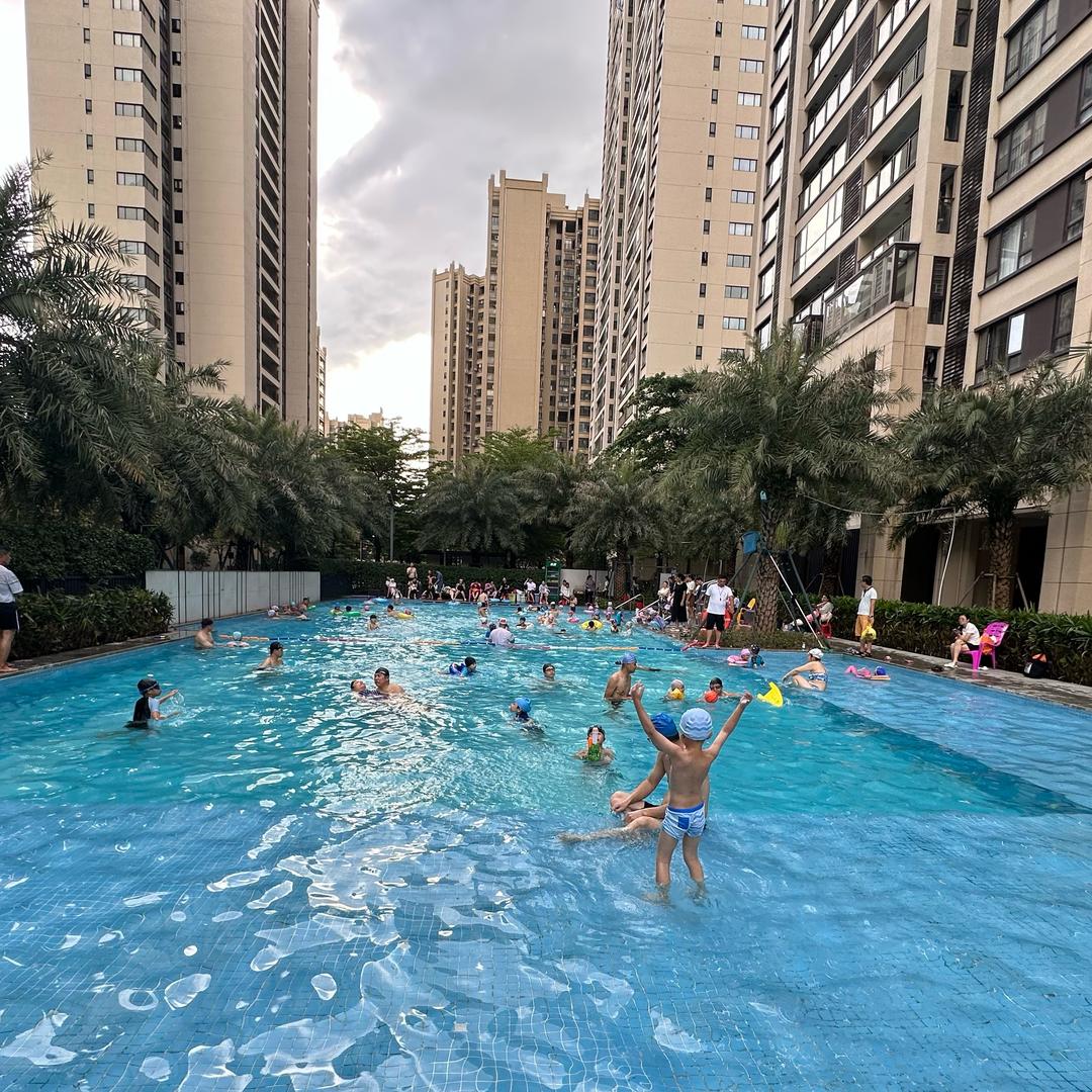 美的旭辉游泳池