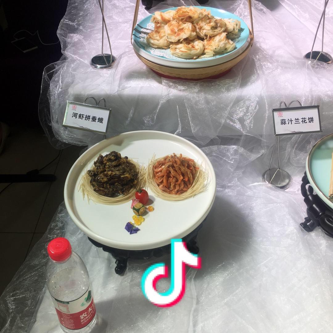 一个小孩白胖