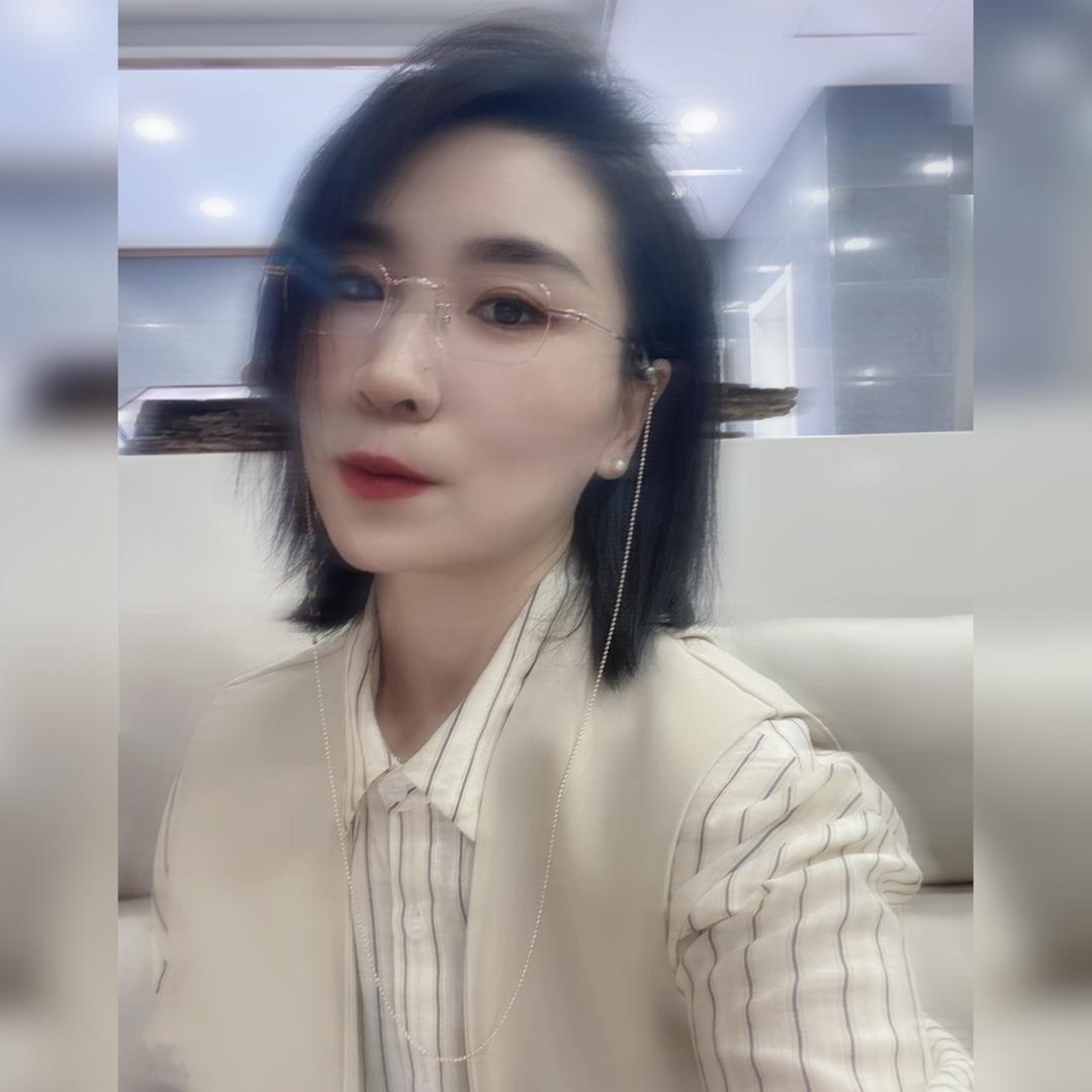 飞姐有个眼镜铺