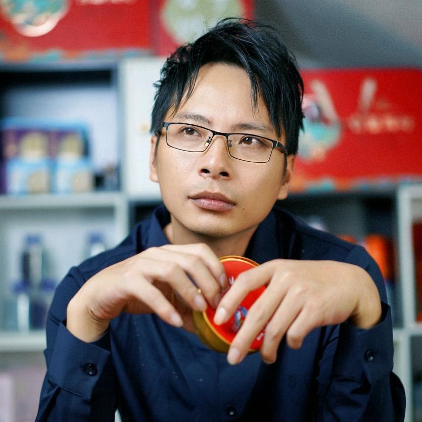 伍小伦