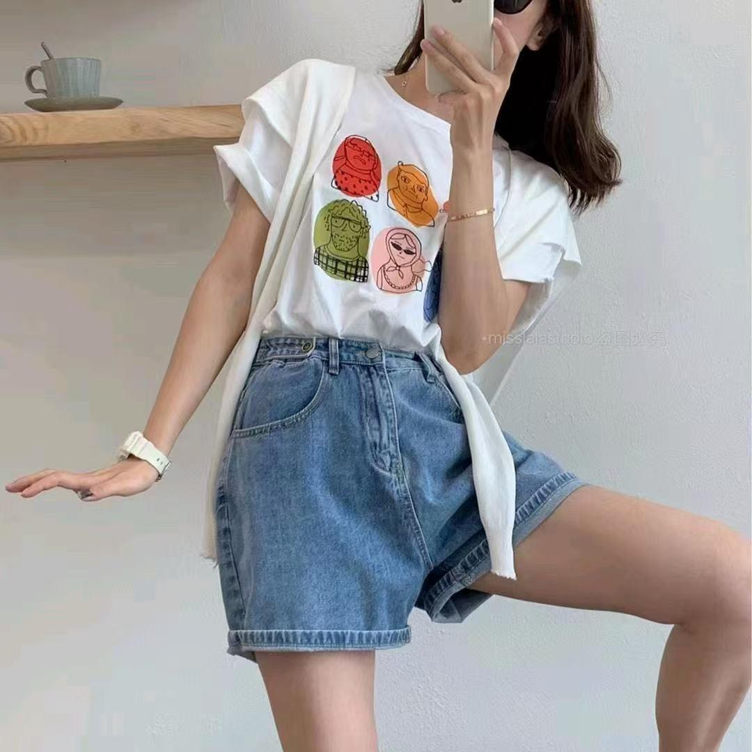 淡墨清荷