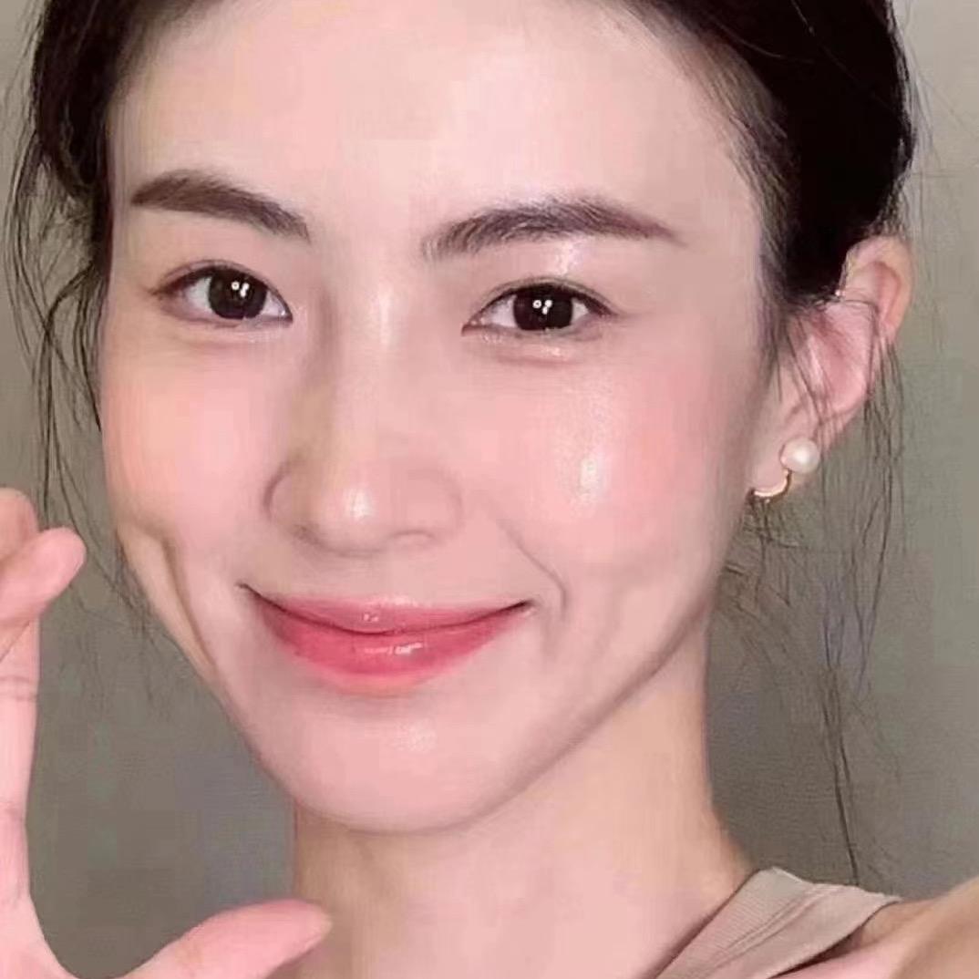 老三中配眼镜的90小阿姨