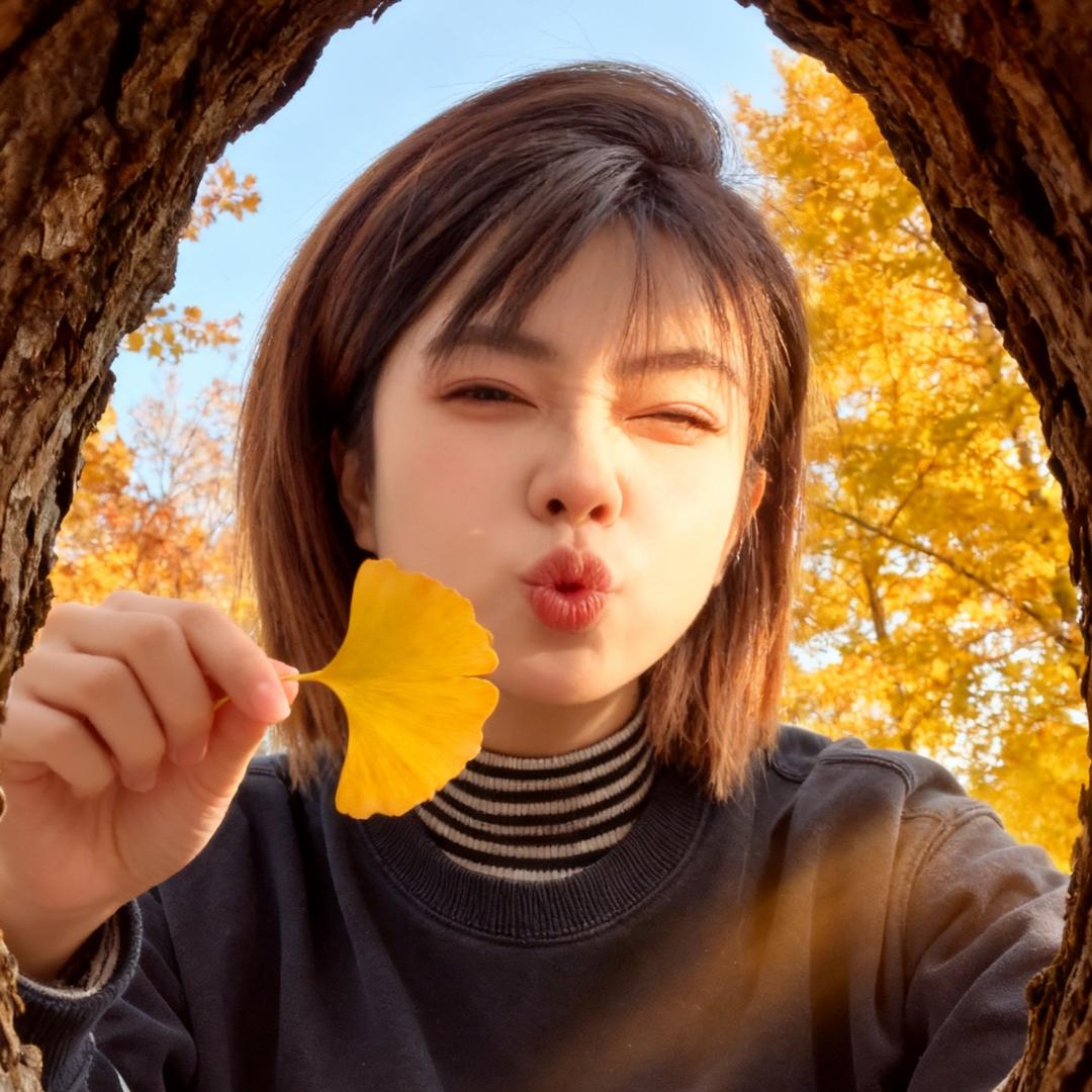 开心`(*∩_∩*)′
