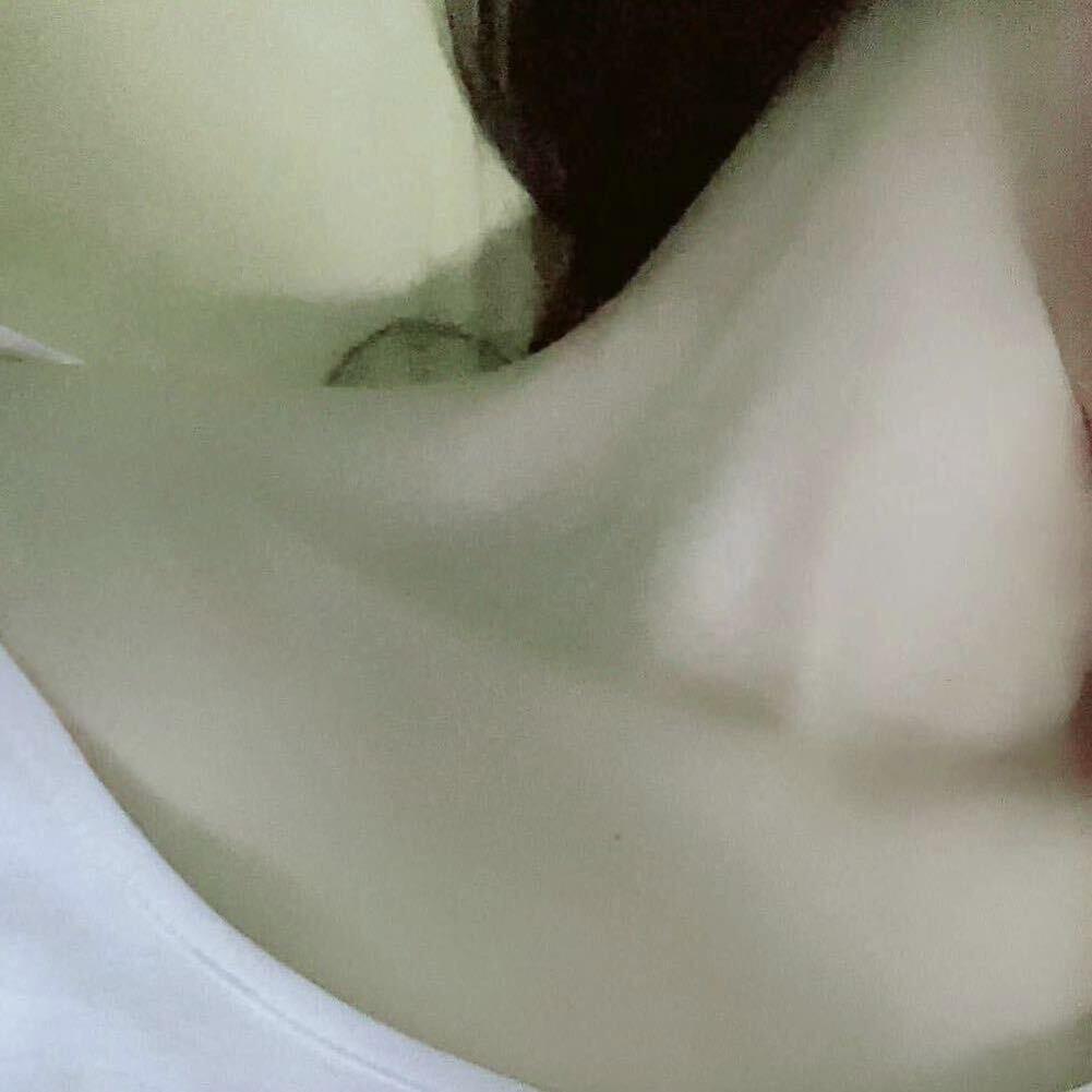 不许哼