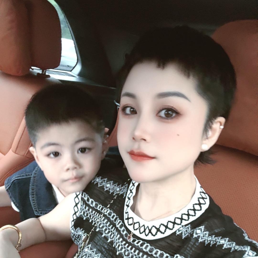 @鑫贝🍭嘛嘛（💕爱唱歌🎤）