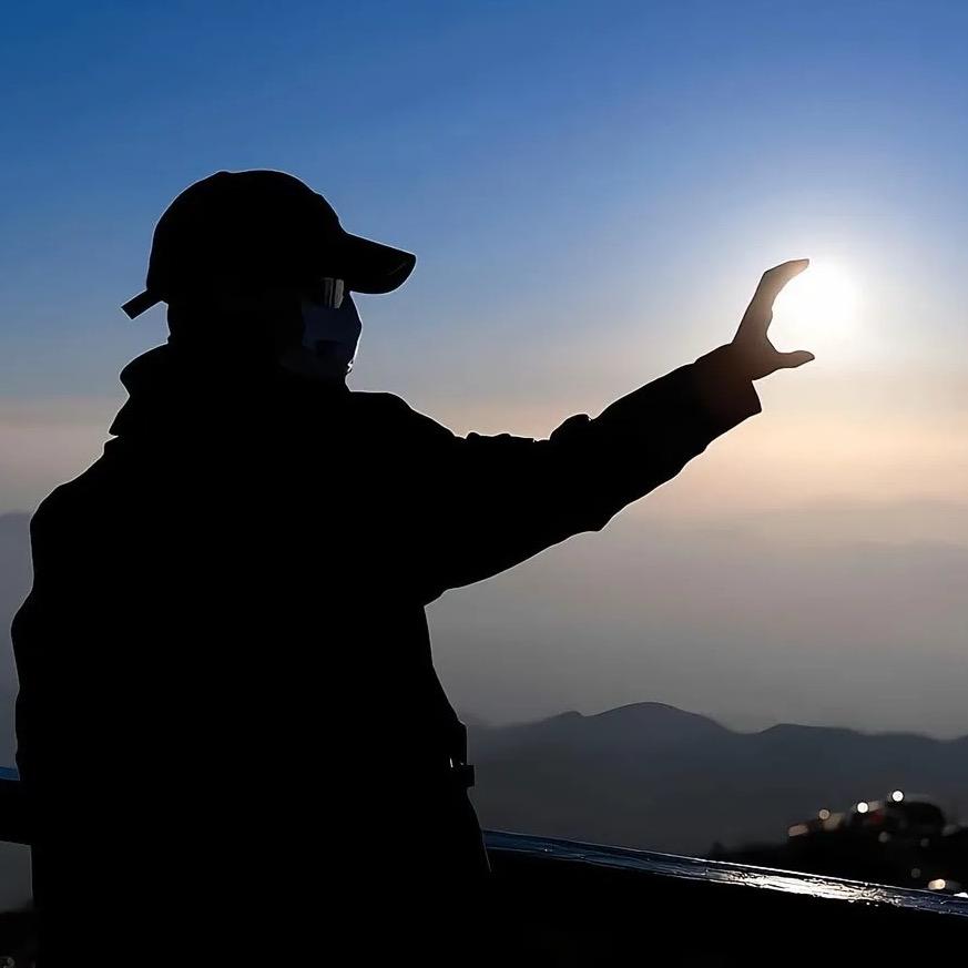 JJ   　　　　　　　　　　╲