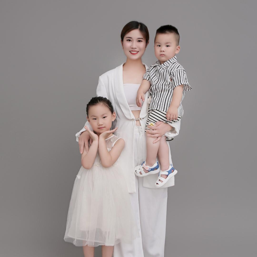 小提妈带俩娃