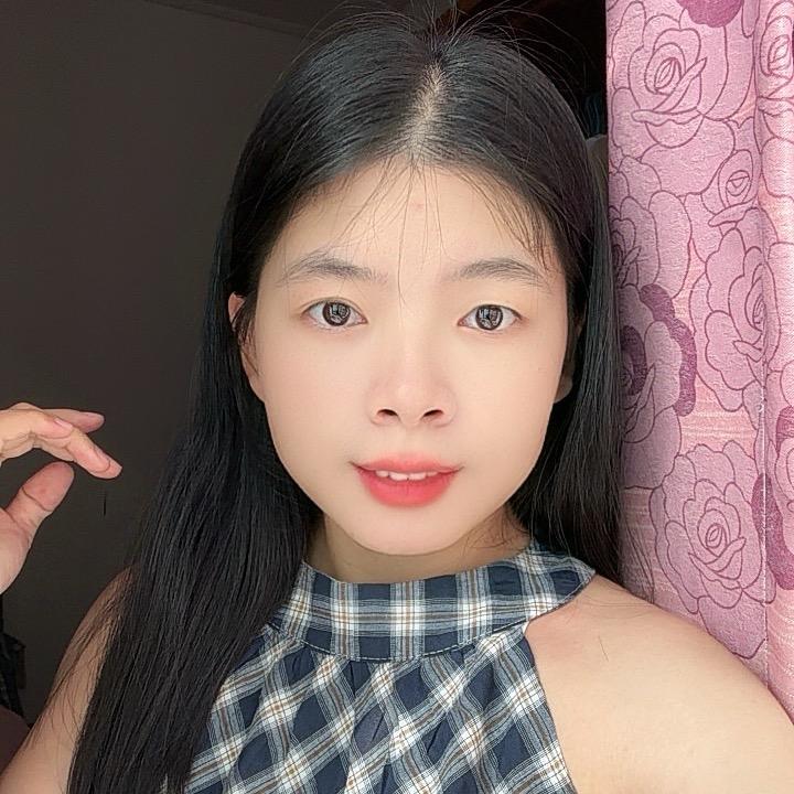 韦点点