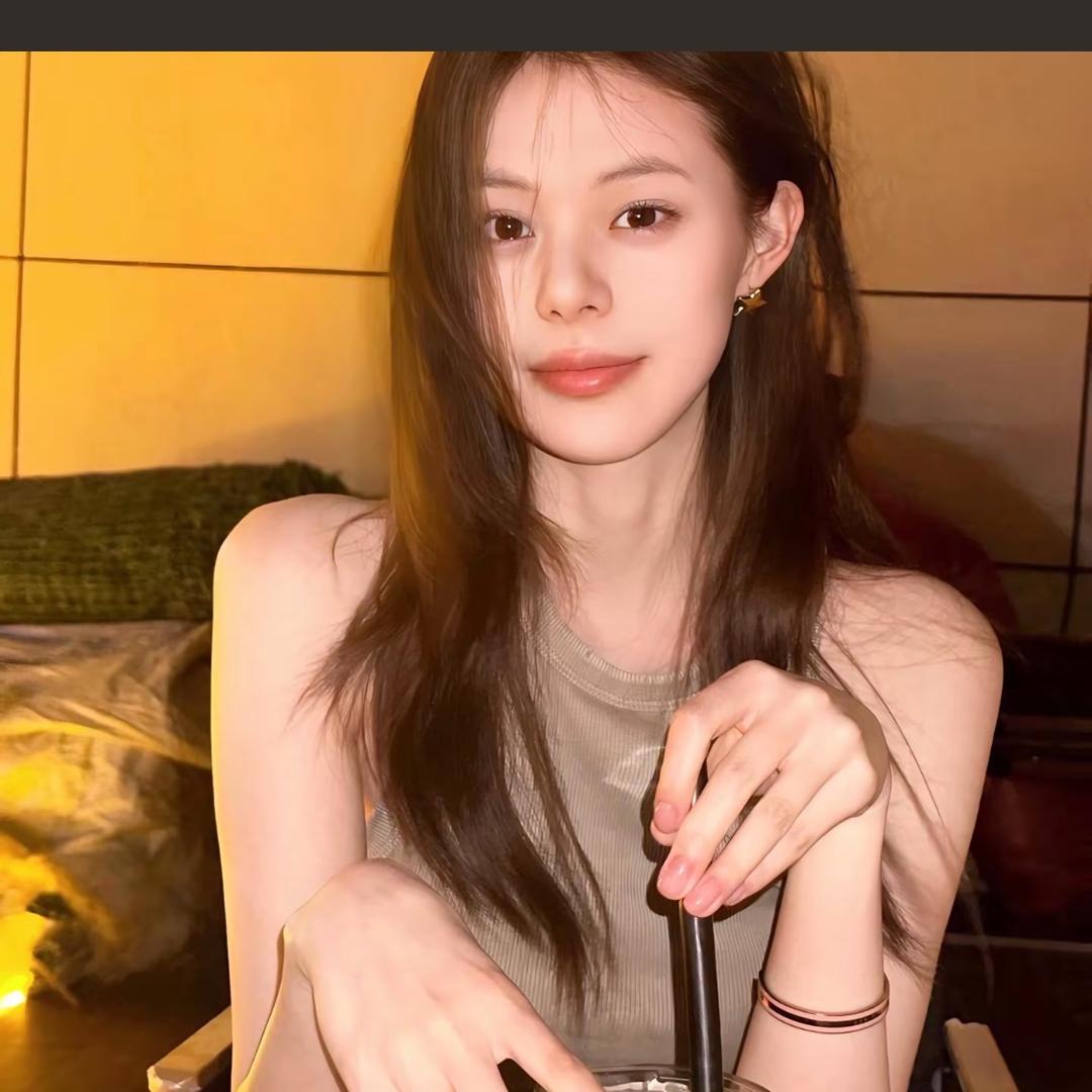 小何在认真工作在