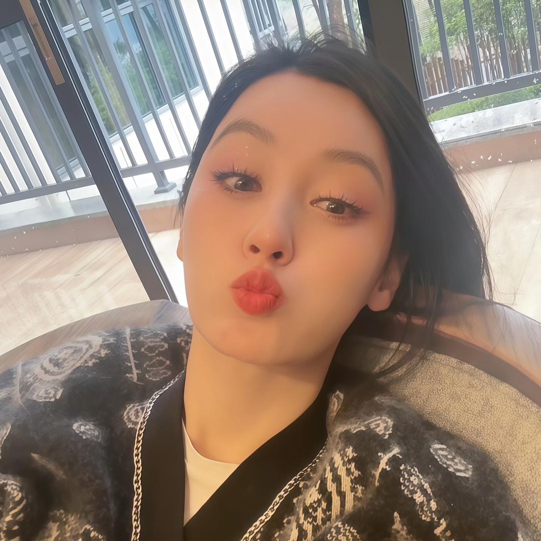 唐艺（户外直播现场）