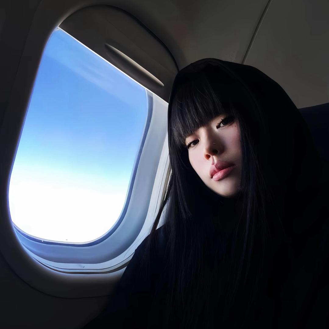 小何弯弯向东流.