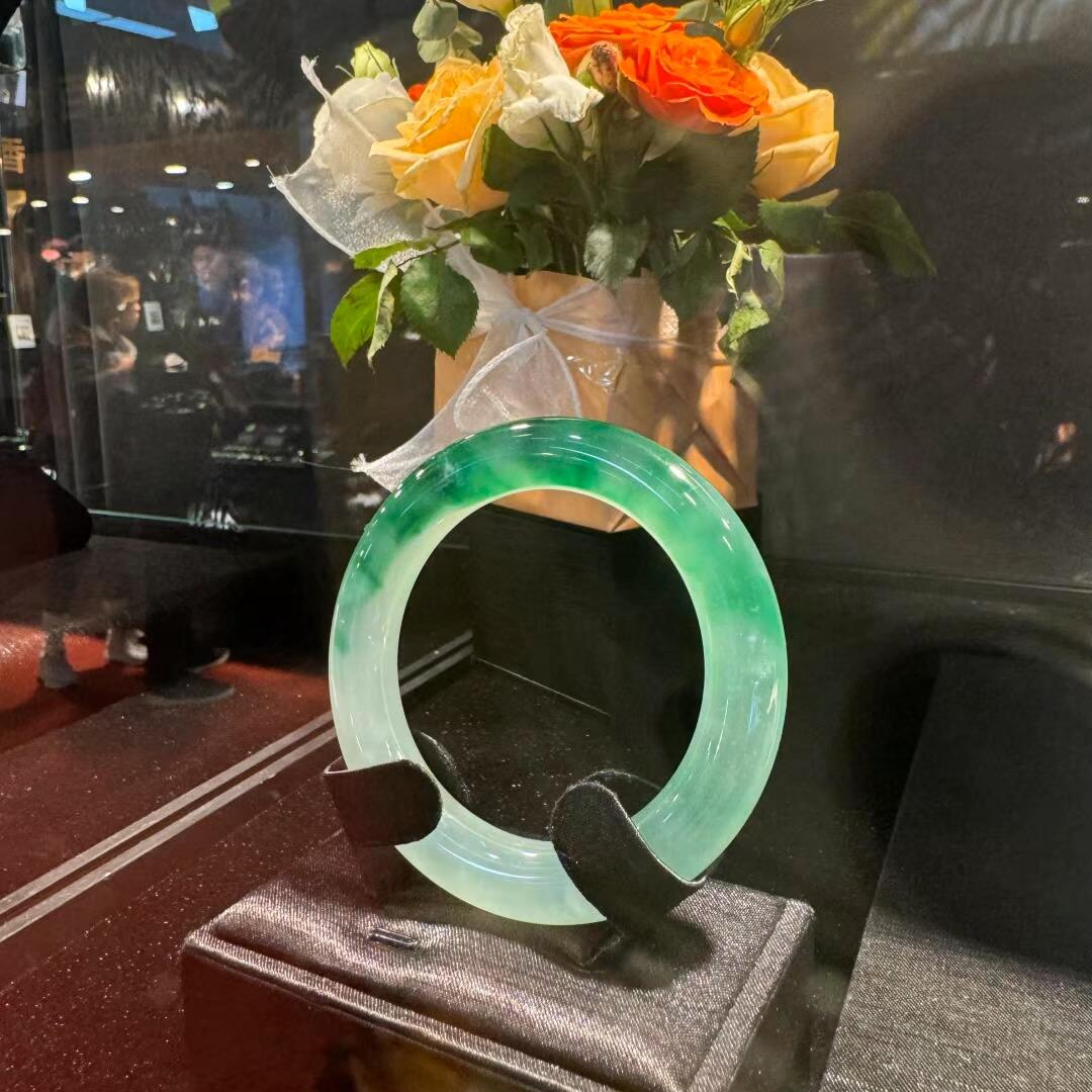 祥瑞翡翠手镯
