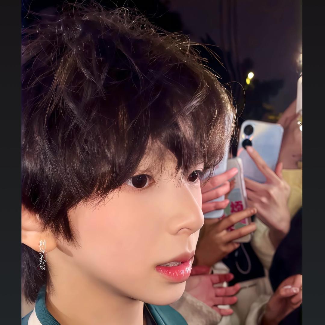 腻腻公主阳气欣欣萌三文鱼鱼炸馍腻啦！🅥