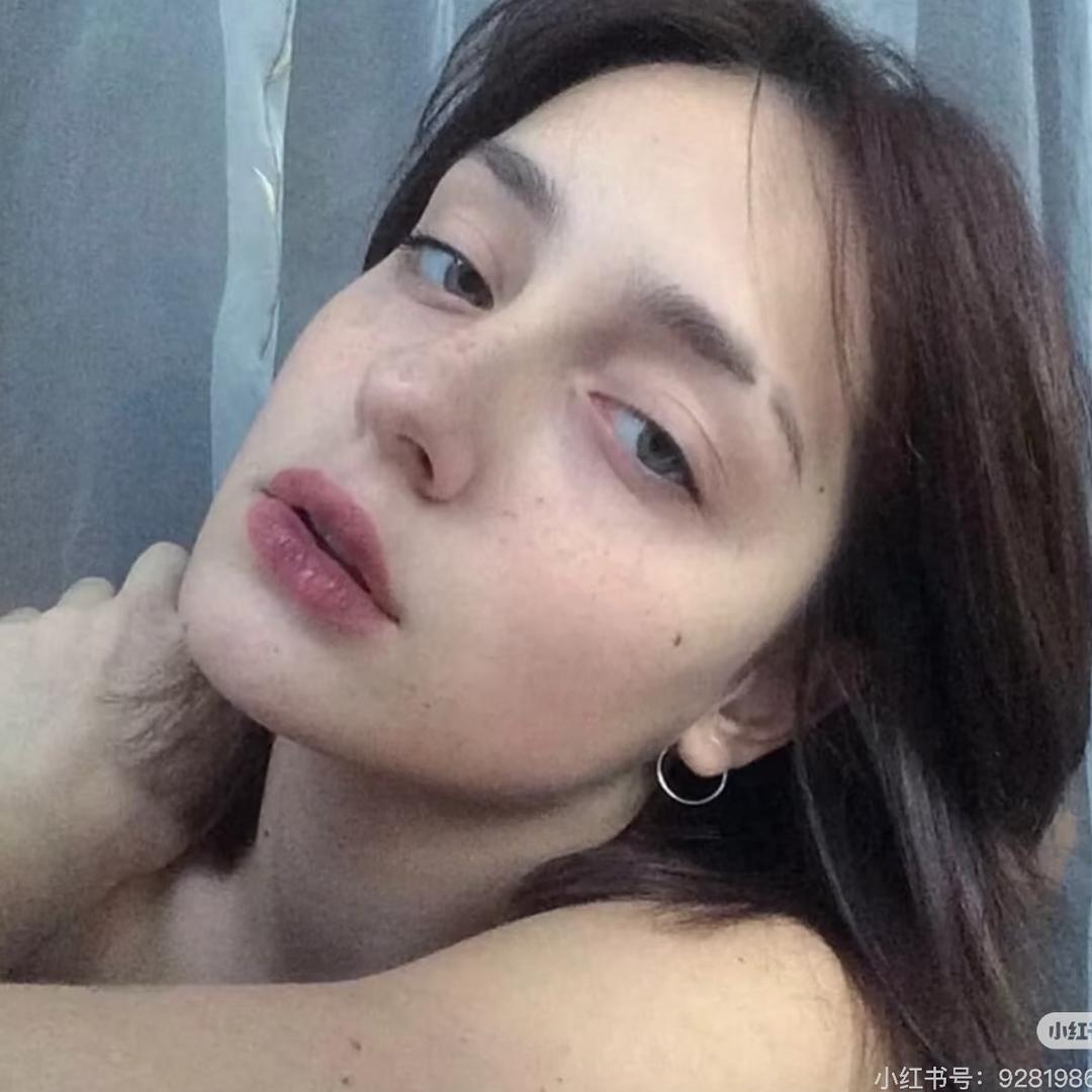 腼腆小美.