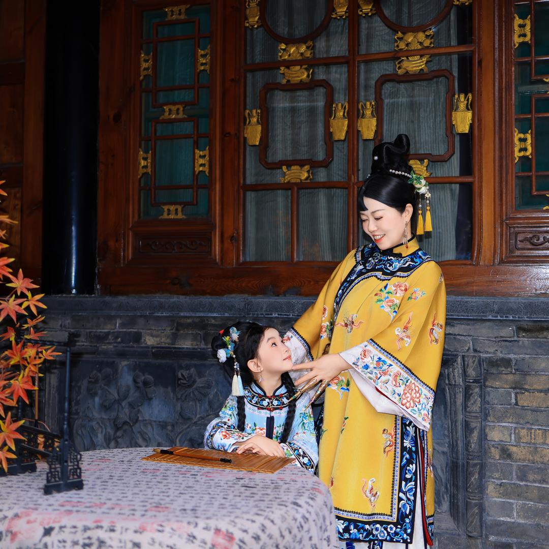 77姥姥（喜欢手指舞）