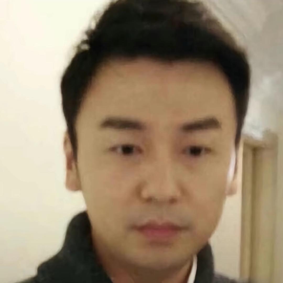 一朵风中摇曳的陈俊生