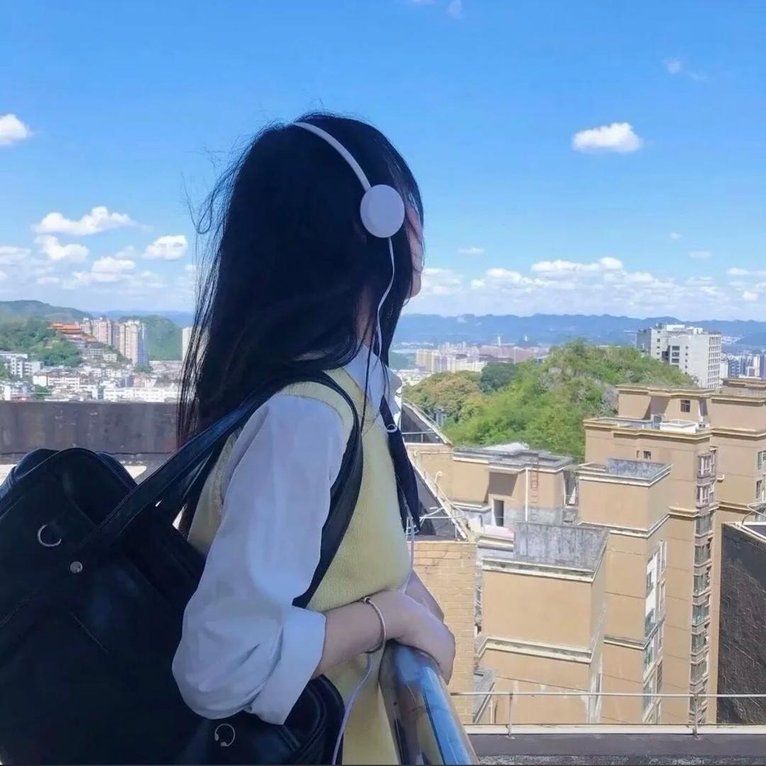 没戴眼镜听不清.