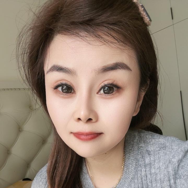 陈小姐 .