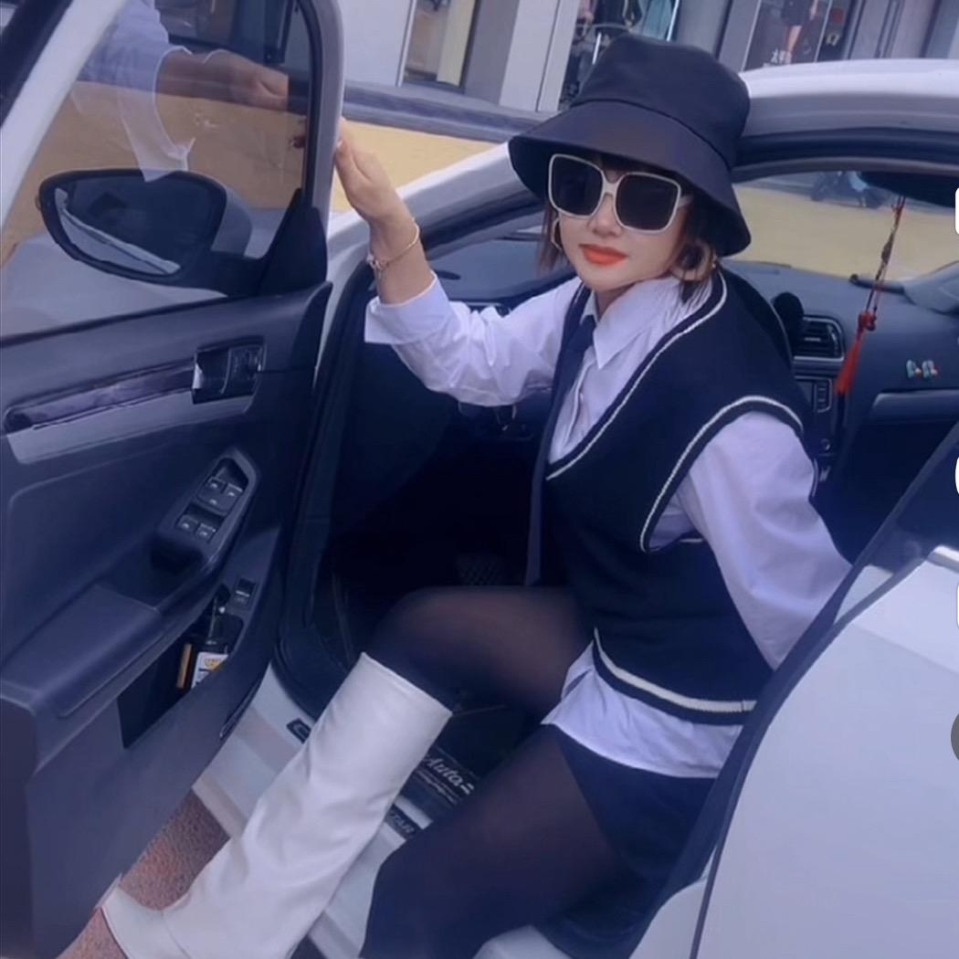 【领姿】女装店长英英1592451199