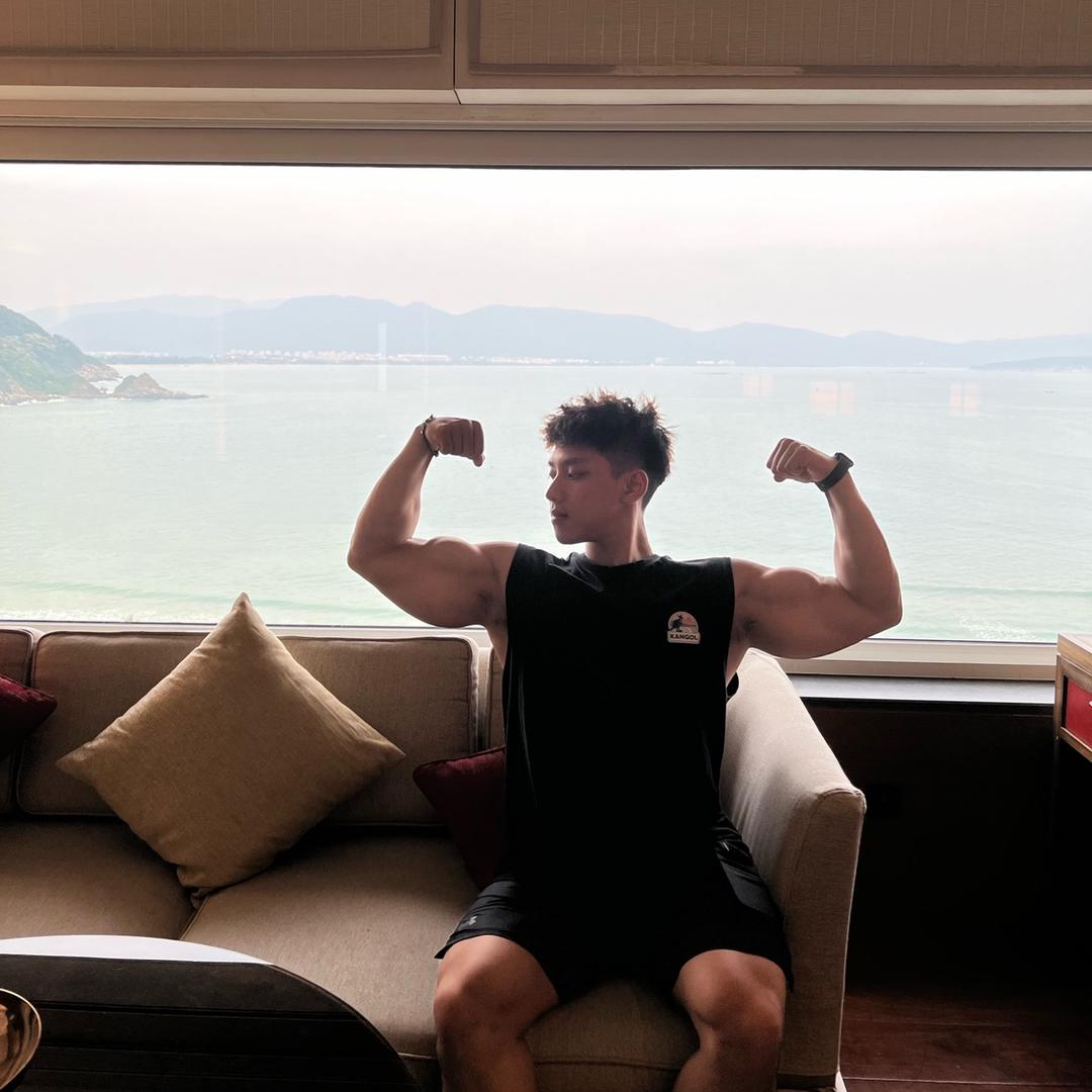 爱吃炸鸡的Terry波仔