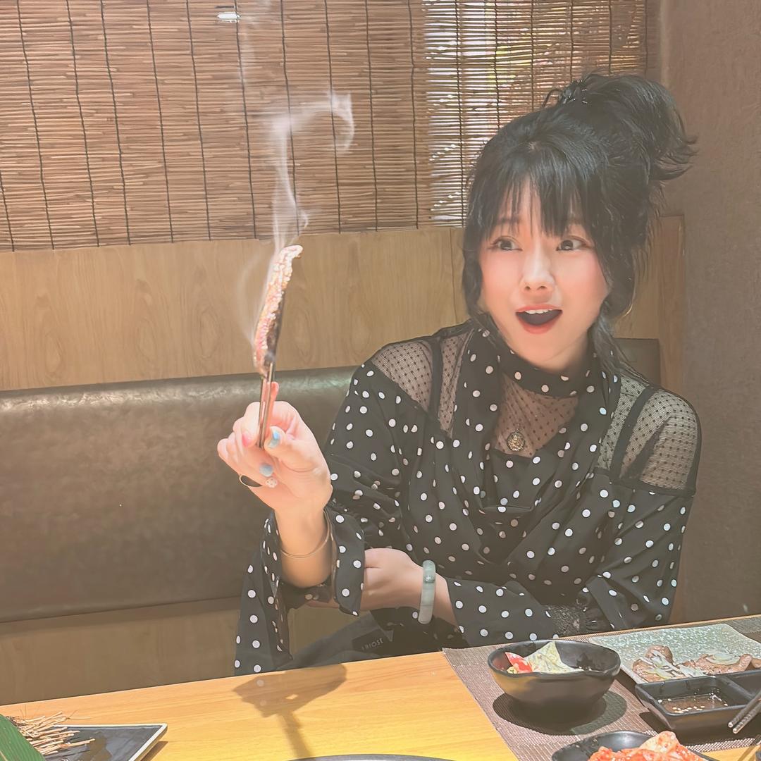 侦漂亮Vivian