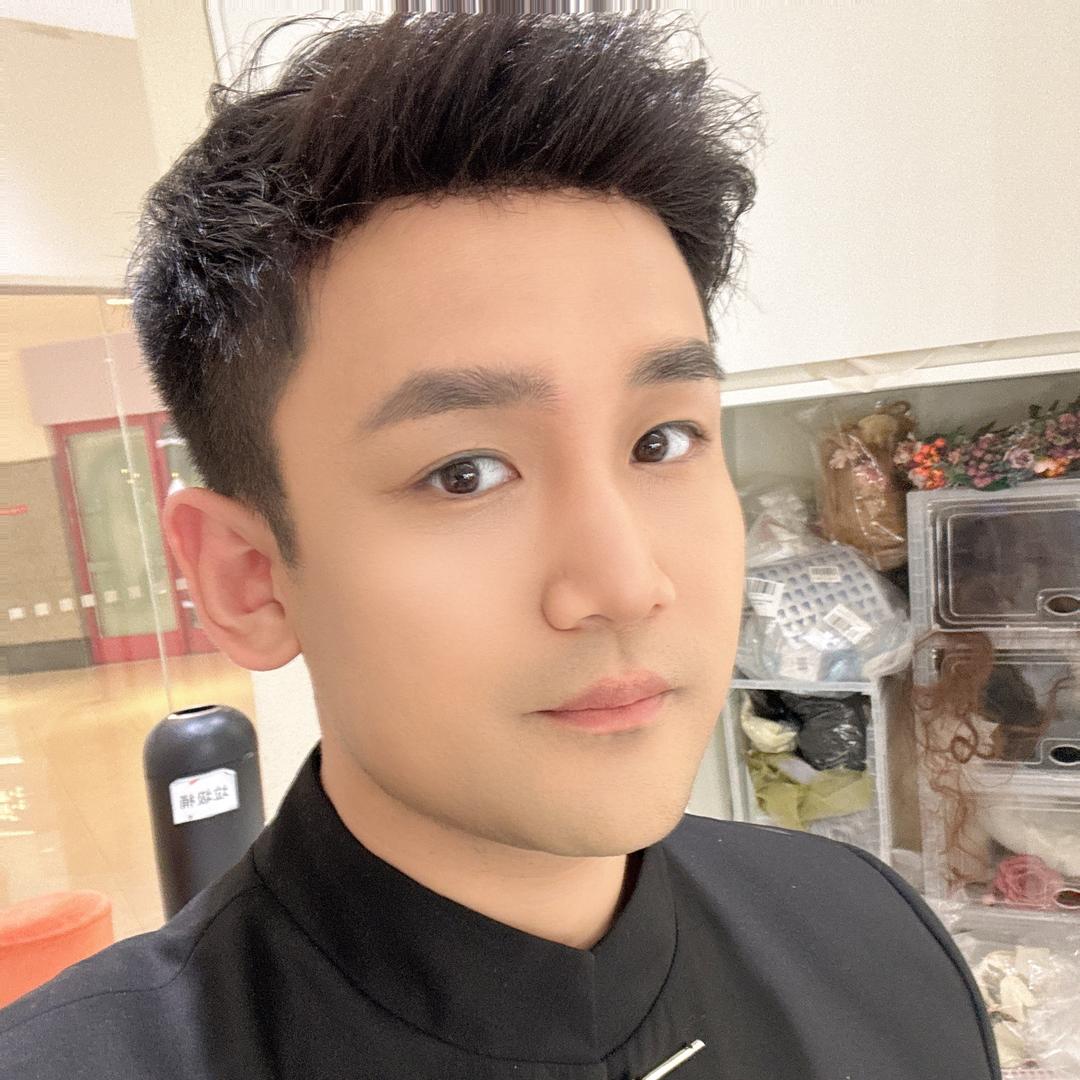 嵩欧巴.