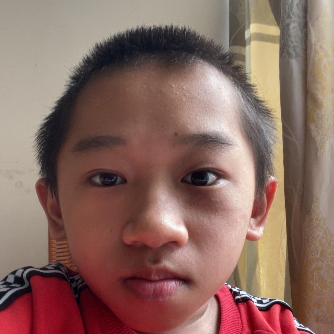 叫我小何就好