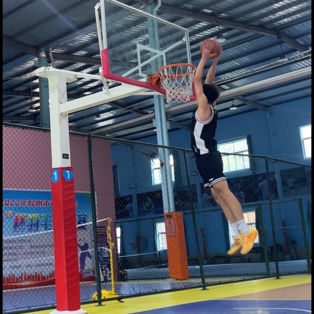 不会跳投的陈教练🏀