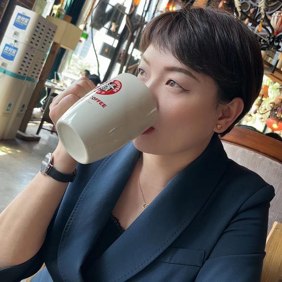 云南陆巡（容姐）