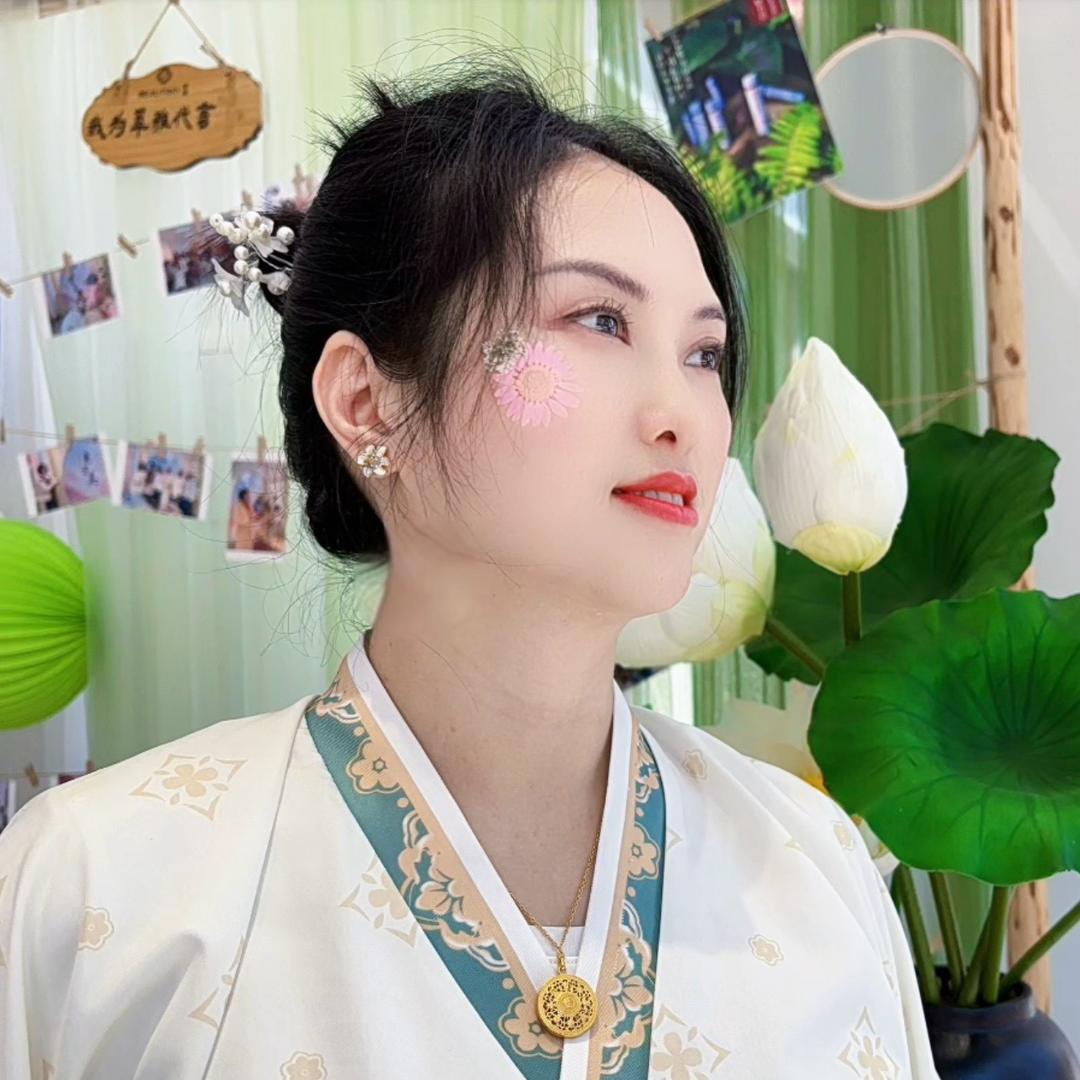 英子，🐍